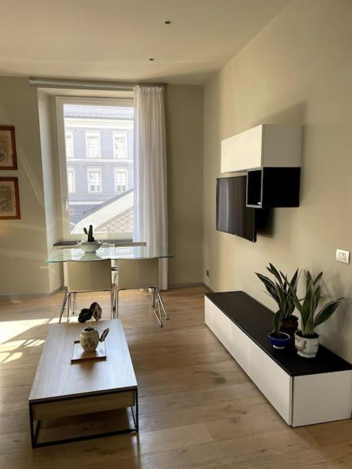 Apartmán Overlooking The Porto Antico Of Janov Exteriér fotografie